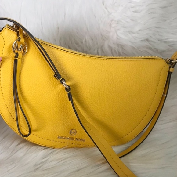 New MICHAEL Michael Kors Camden Small Messenger - Picture 5 of 16